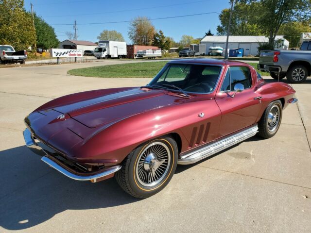 Chevrolet Corvette 1965 image number 24