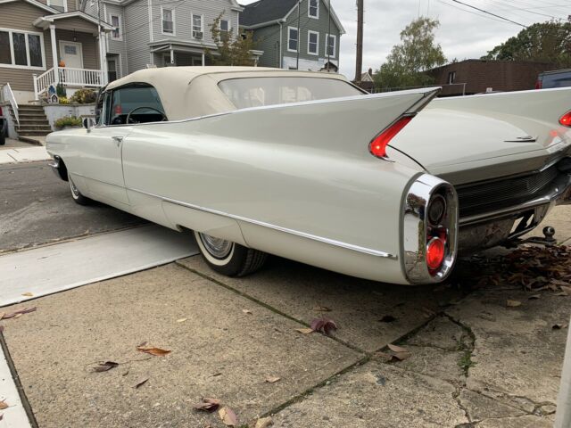 Cadillac DeVille Convertible 1960 image number 16