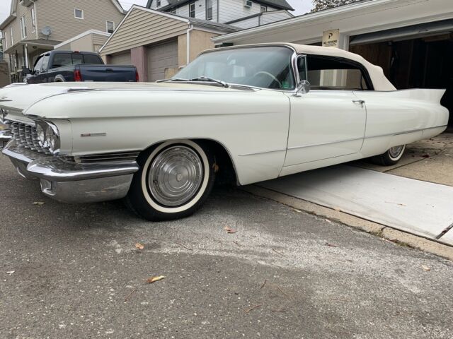 Cadillac DeVille Convertible 1960 image number 18