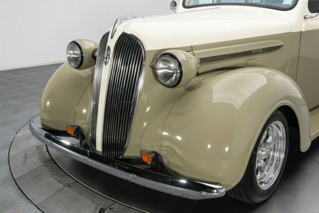 Plymouth Custom 1937 image number 10