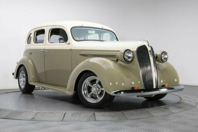Plymouth Custom 1937 image number 19