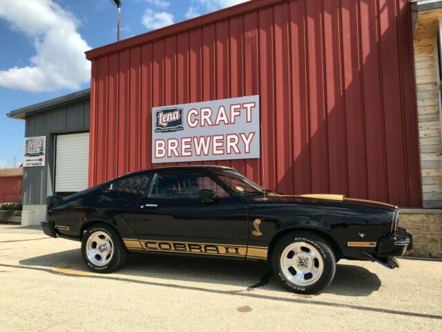 Ford Mustang 1977 image number 1