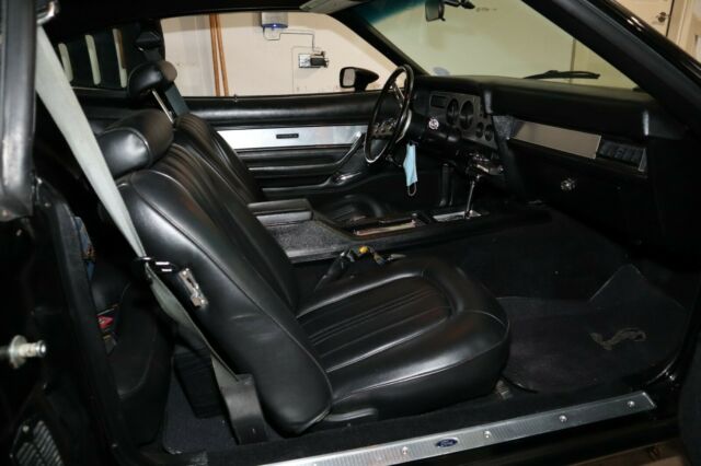 Ford Mustang 1977 image number 30