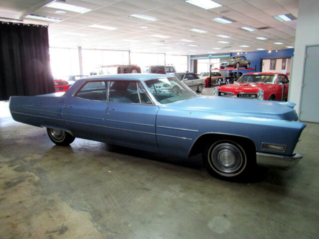 Cadillac Sedan 1968 image number 2