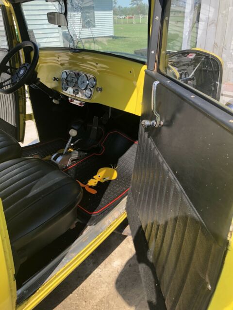 Chevrolet Coupe 1932 image number 11
