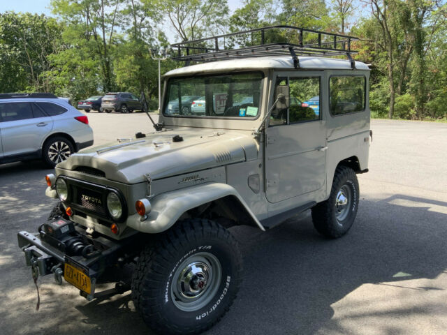 Toyota Land Cruiser 1969 image number 1