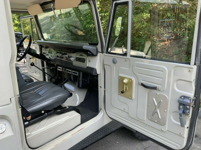 Toyota Land Cruiser 1969 image number 22