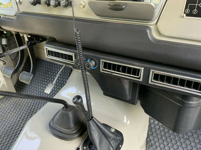 Toyota Land Cruiser 1969 image number 9