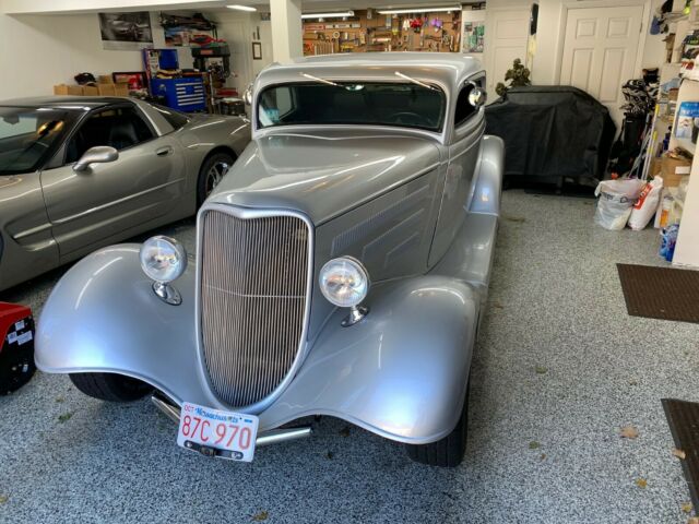 Ford 3 Window Coupe 1933 image number 23