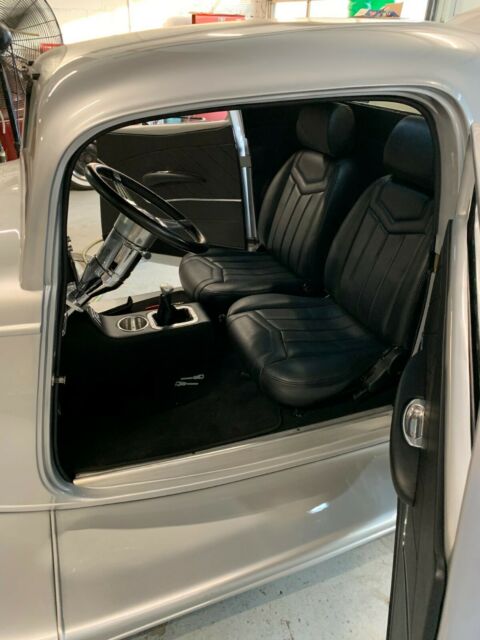 Ford 3 Window Coupe 1933 image number 25