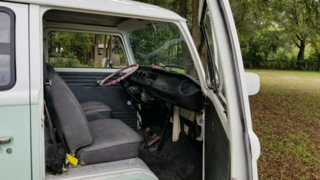Volkswagen Bus/Vanagon 1974 image number 17