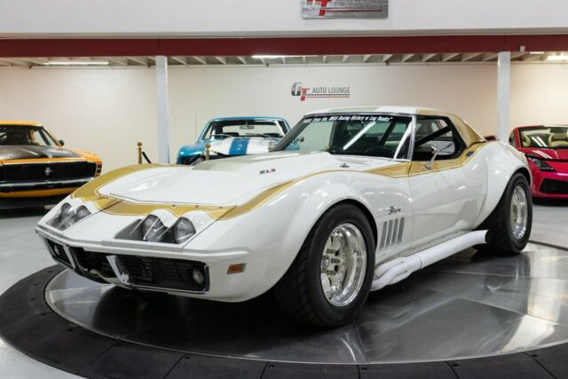 Chevrolet Corvette 1968 image number 0