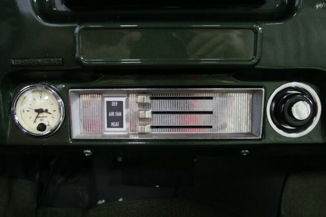 Chevrolet C-10 1971 image number 16