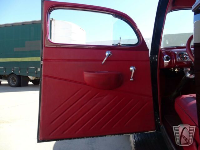 Ford Deluxe 1940 image number 11