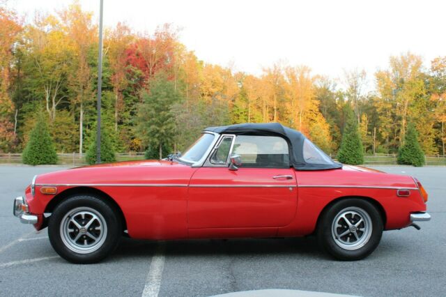 MG MGB 1974 image number 1
