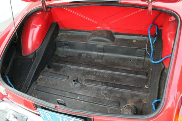 MG MGB 1974 image number 32