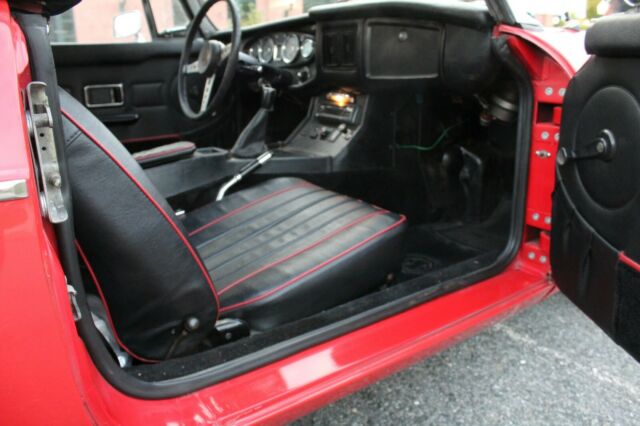 MG MGB 1974 image number 7