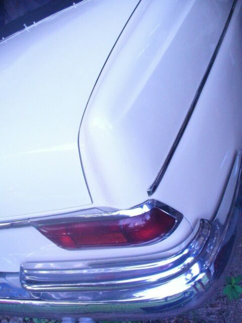 Mercedes-Benz 200-Series 1967 image number 7
