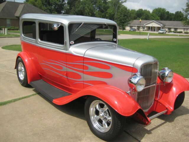 Ford 2-Door Sedan 1932 image number 27
