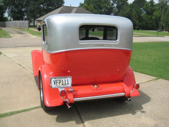Ford 2-Door Sedan 1932 image number 29