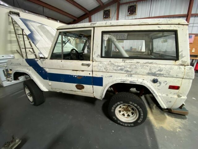Ford Bronco 1970 image number 2