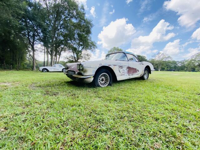 Chevrolet Corvette 1960 image number 20
