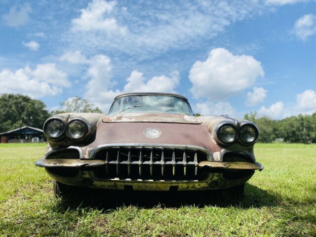 Chevrolet Corvette 1960 image number 22