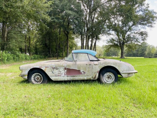Chevrolet Corvette 1960 image number 29