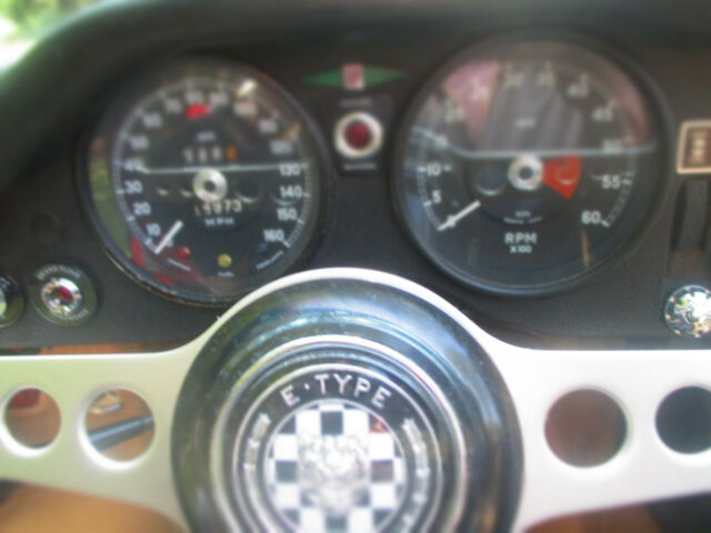 Jaguar E-Type 1969 image number 19