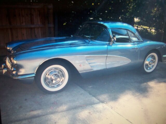 Chevrolet Corvette 1960 image number 11