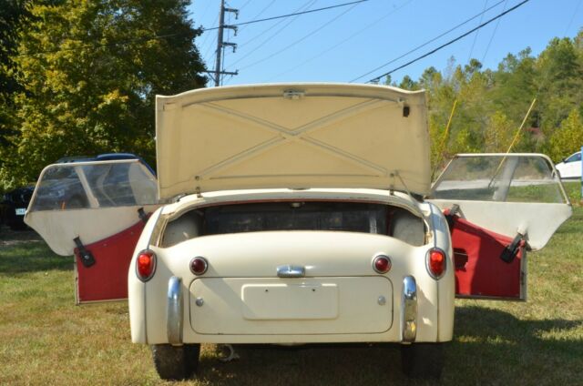 BMW 3-Series 1960 image number 29
