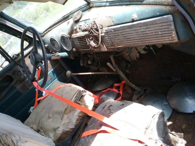 Chevrolet Suburban 1951 image number 6