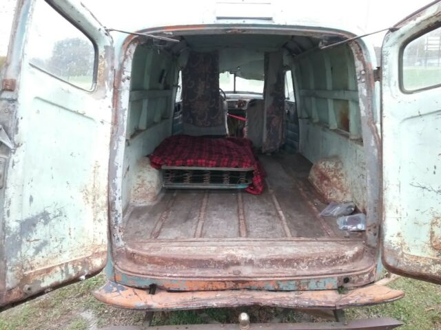Chevrolet Suburban 1951 image number 8