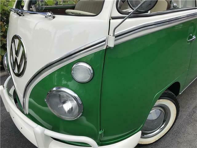 Volkswagen Bus/Vanagon 1974 image number 2
