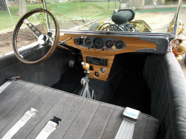 Ford Model T 1923 image number 2