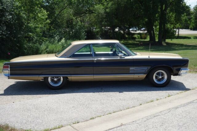 Chrysler 300 Series 1966 image number 26