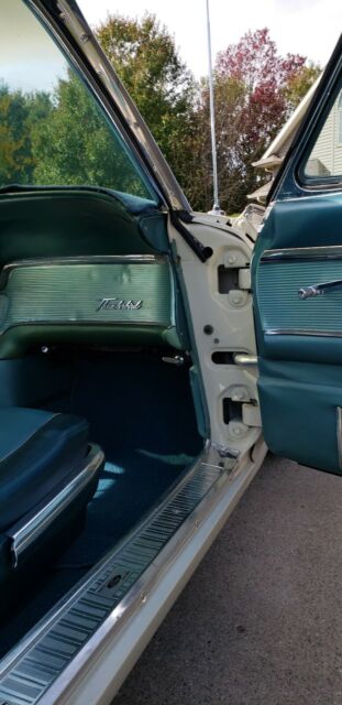 Ford Thunderbird 1963 image number 8