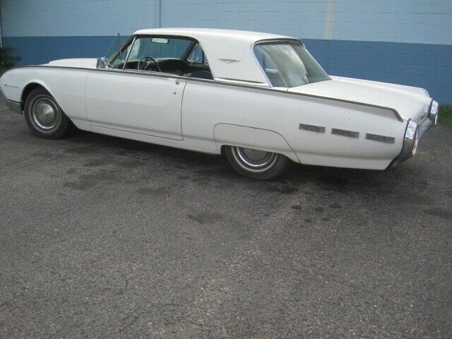 Ford Thunderbird 1962 image number 2