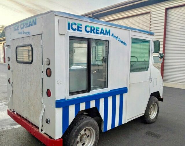 AM General Ice Cream Food Truck 1973 image number 11