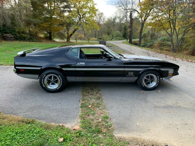 Ford Mustang 1972 image number 28