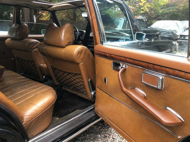 Mercedes-Benz 300-Series 1972 image number 17