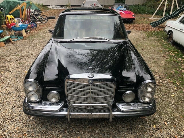 Mercedes-Benz 300-Series 1972 image number 25