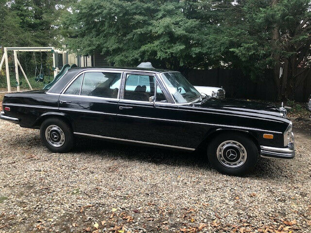 Mercedes-Benz 300-Series 1972 image number 28