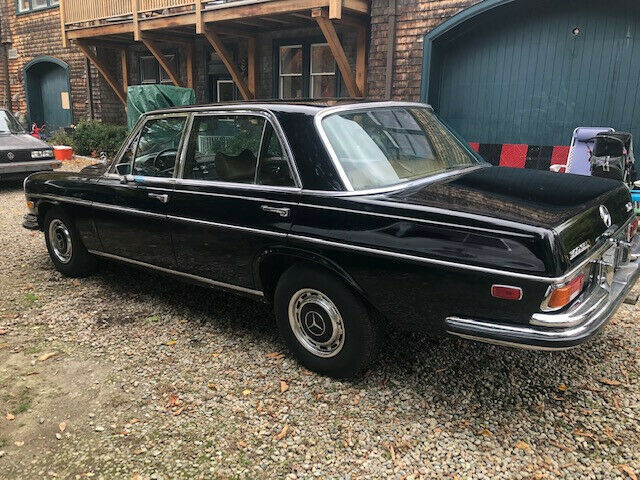 Mercedes-Benz 300-Series 1972 image number 33