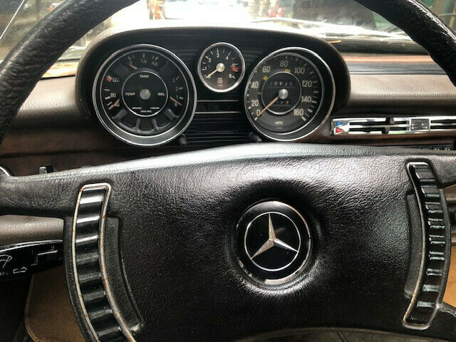 Mercedes-Benz 300-Series 1972 image number 36