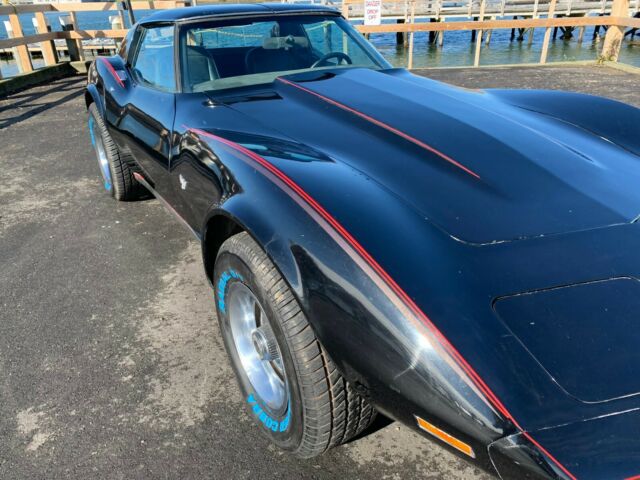 Chevrolet Corvette 1977 image number 2