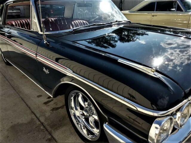 Ford Galaxie 1962 image number 1