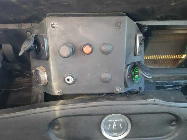 Land Rover Defender 1979 image number 12