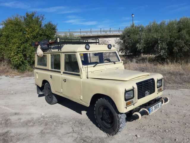 Land Rover Defender 1979 image number 4