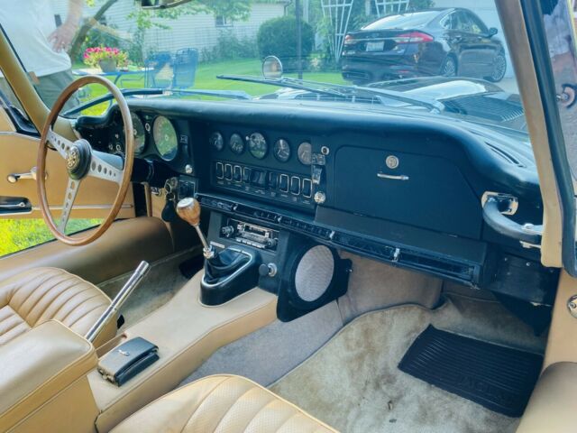 Jaguar E-Type 1970 image number 1